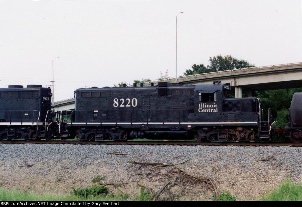 IC GP10 #8220 - Illinois Central